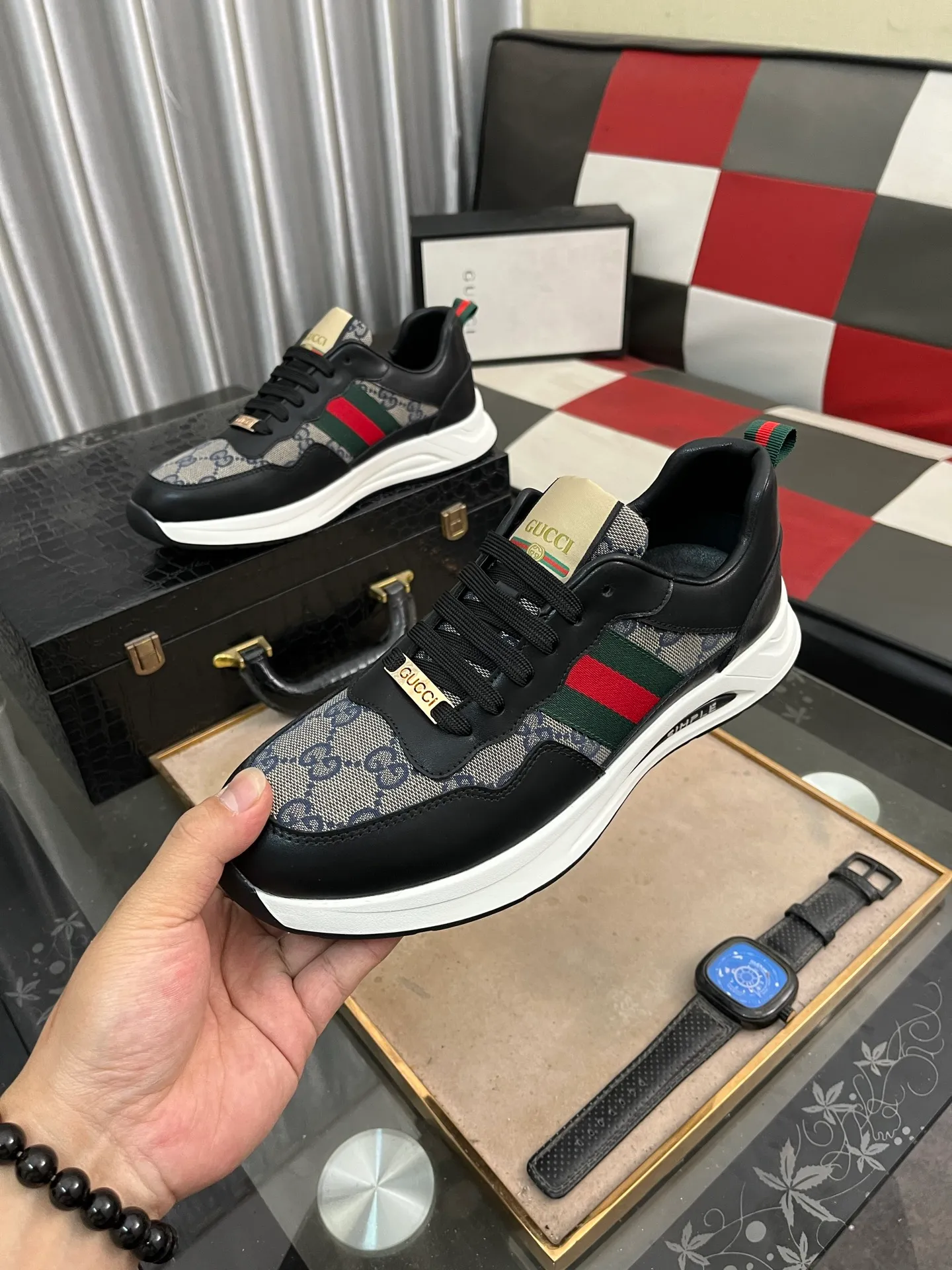 Men's shoes💰420⌚️⌚️[GUCCI] Gucci men's casual shoes are absolutely popular🔥The ultimate matching item for trendy men! The charm of super texture is unstoppable. This is the main recommendation. The upper is made of high-quality cowhide, with pig lining feet and wear-resistant rubber sole. It is noble and elegant! Extremely comfortable🎁🎁You can be as handsome as you want💪 Size 38-44! 2️⃣colors available